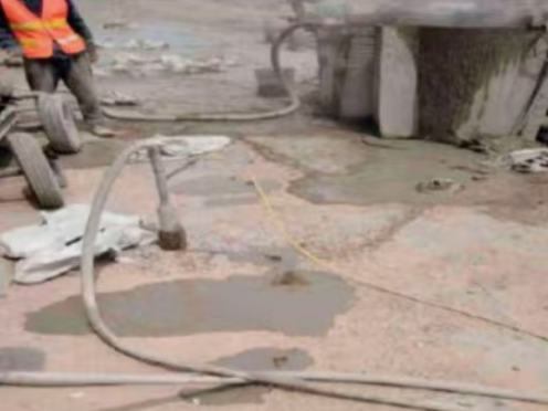 公坡镇水泥混凝土路面板底注浆技术 路面脱空注浆整治方案